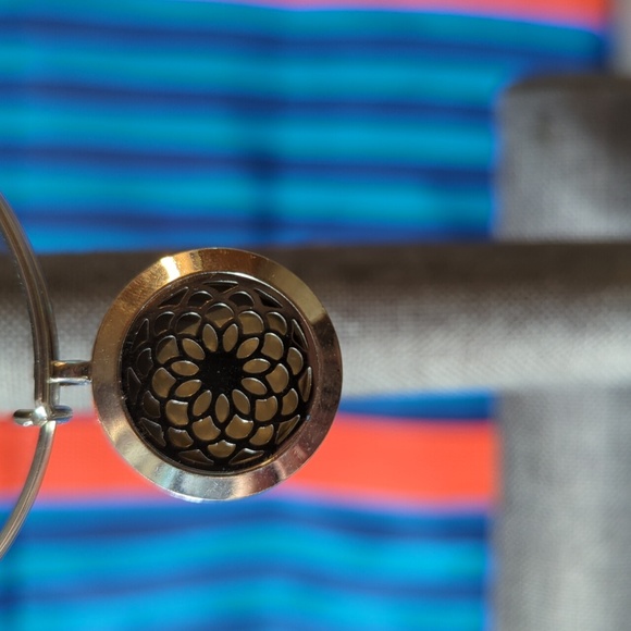 Aromatherapy Bangle - Picture 2 of 4